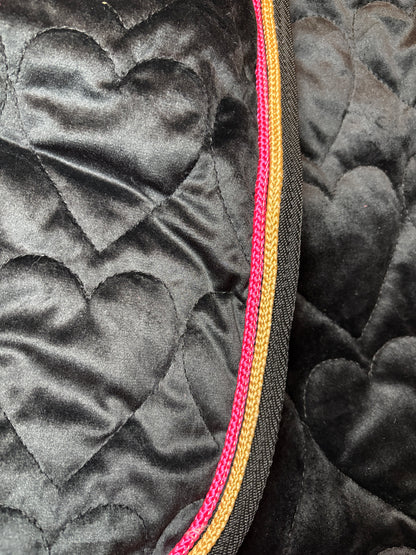 Haus of Horsewear Luxury Velvet Heart Quilted Exercise Sheet